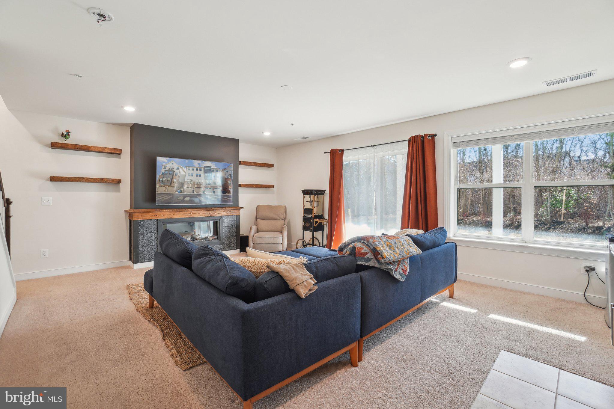 HUNTINGTON CROSSING - Residential Lease