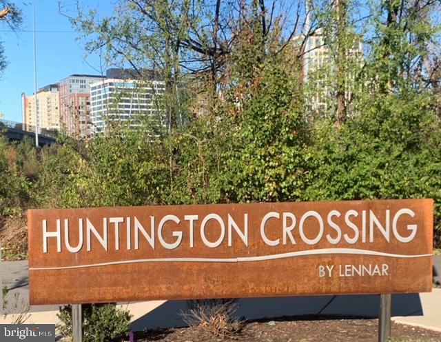 HUNTINGTON CROSSING - Residential Lease