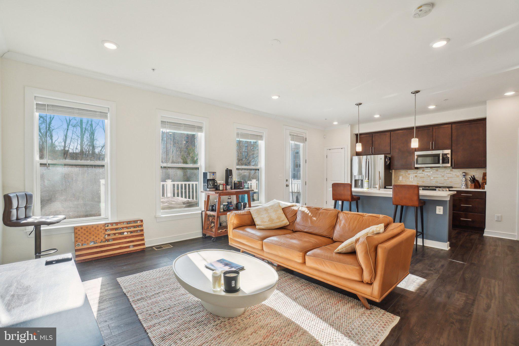 HUNTINGTON CROSSING - Residential Lease