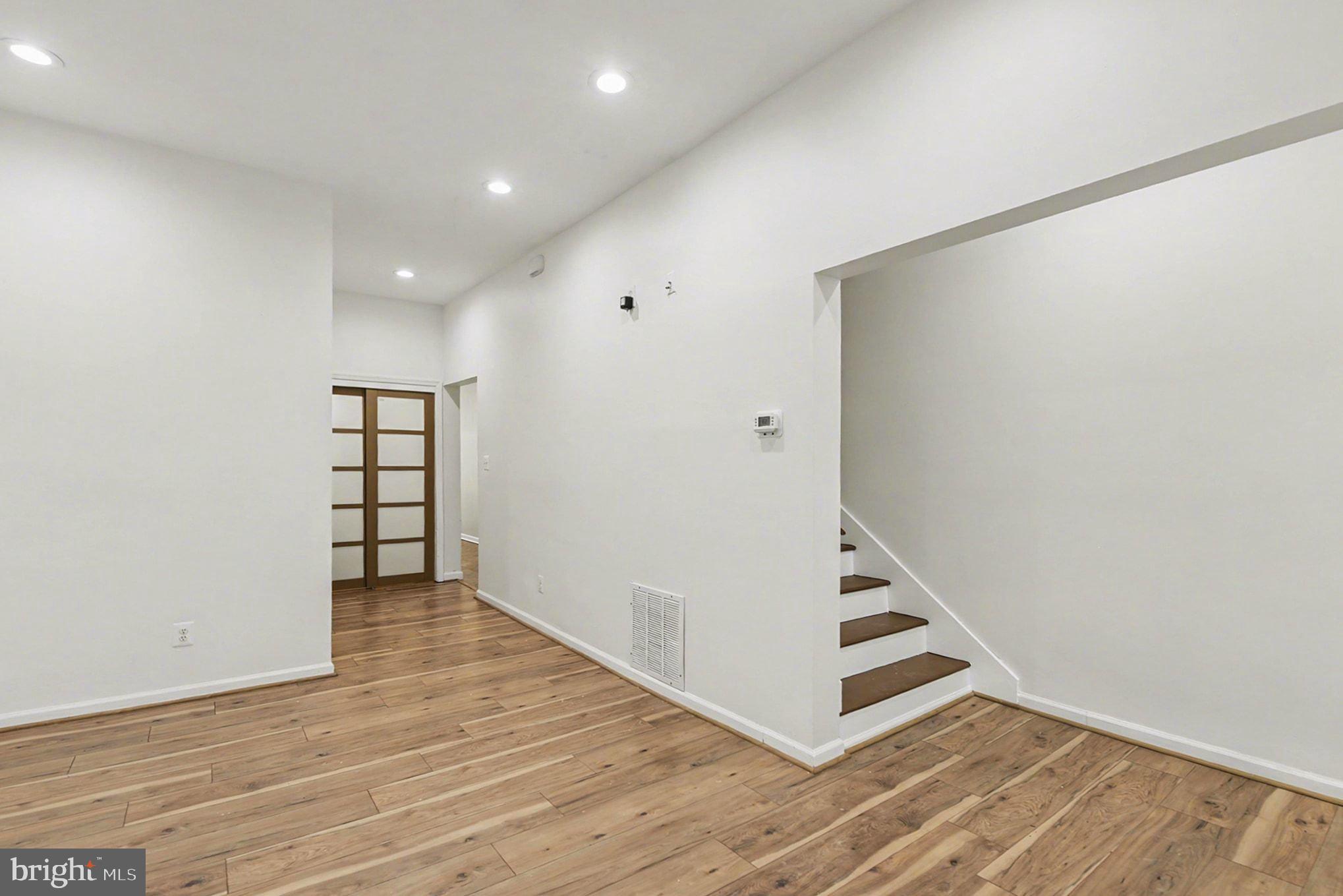 JOHNSTON SQUARE - Residential