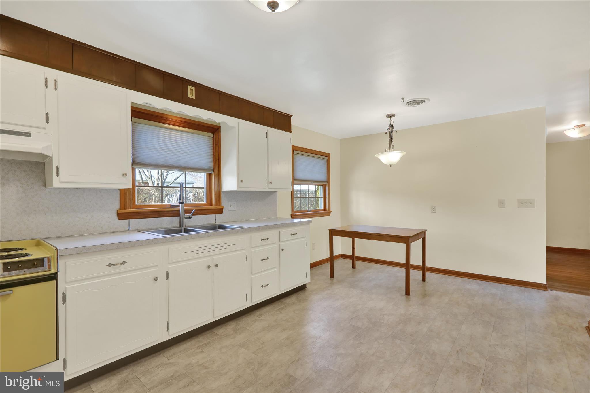 EAST PETERSBURG - Residential