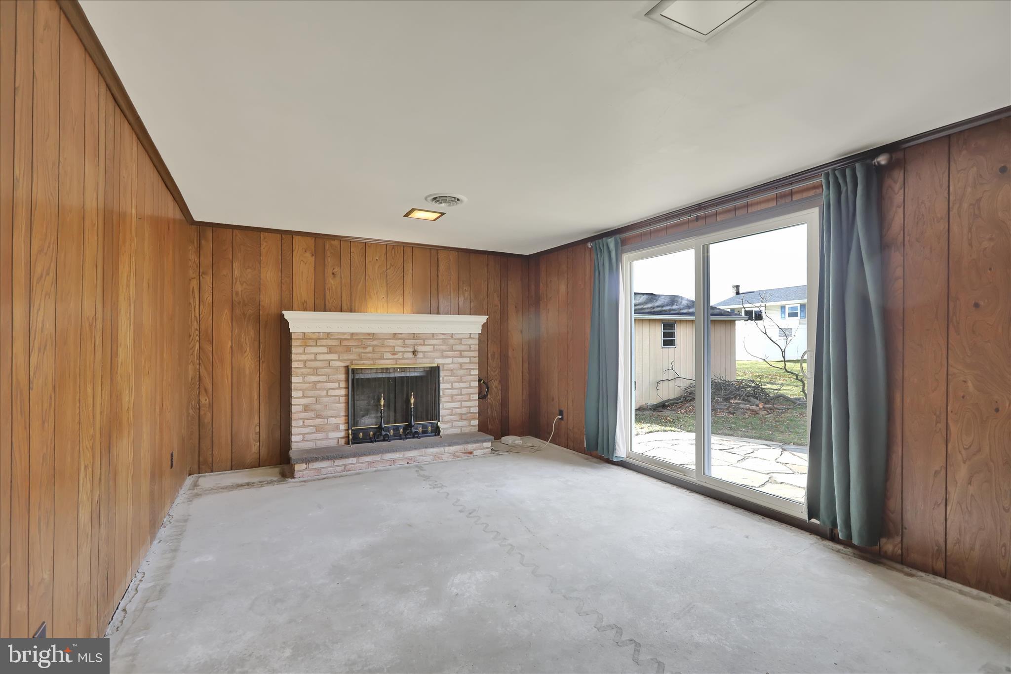 EAST PETERSBURG - Residential