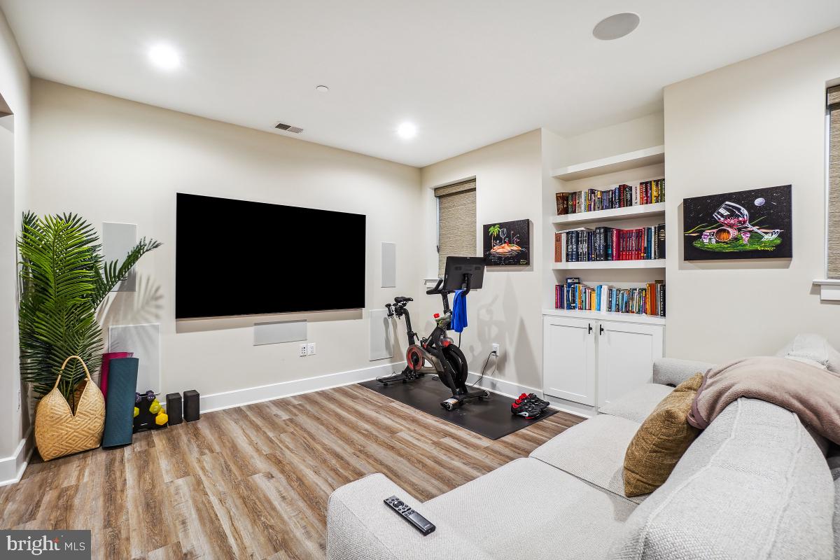 ROSEDALE PARK - Residential