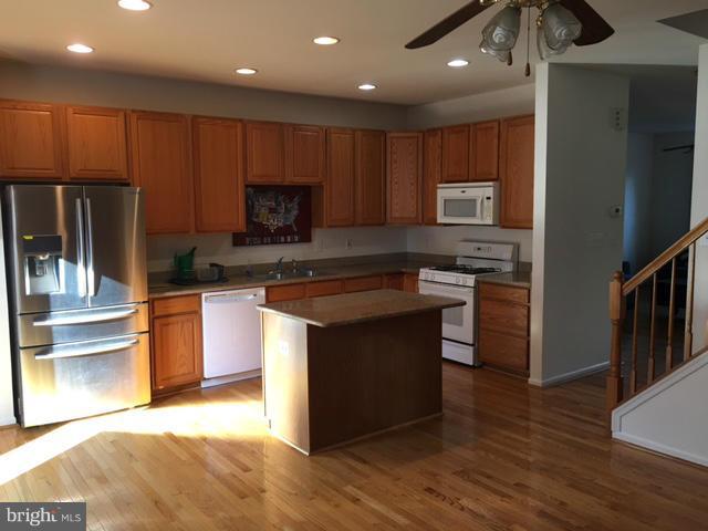 CENTRE VILLAGE - Residential Lease