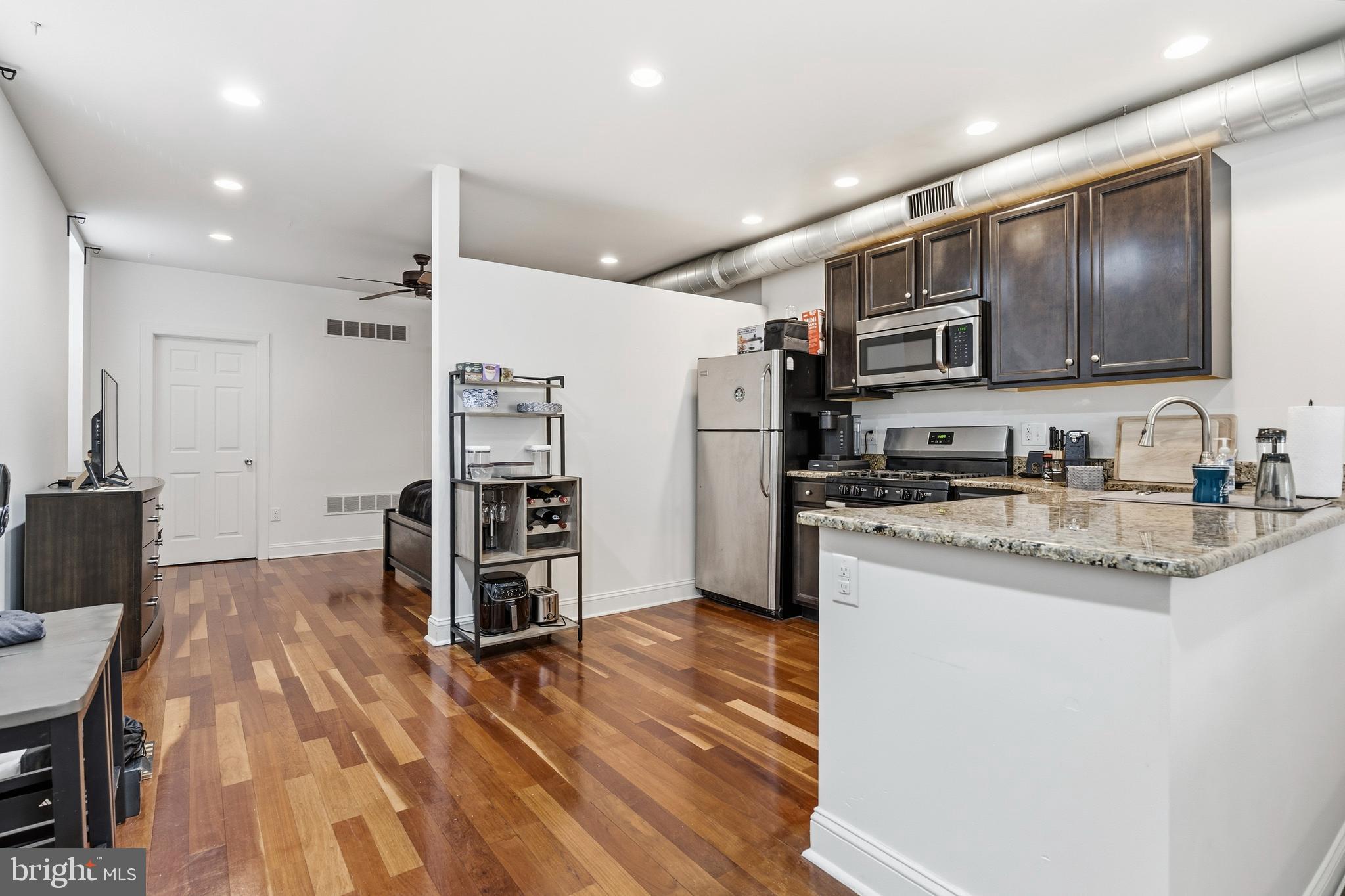 PASSYUNK SQUARE - Residential