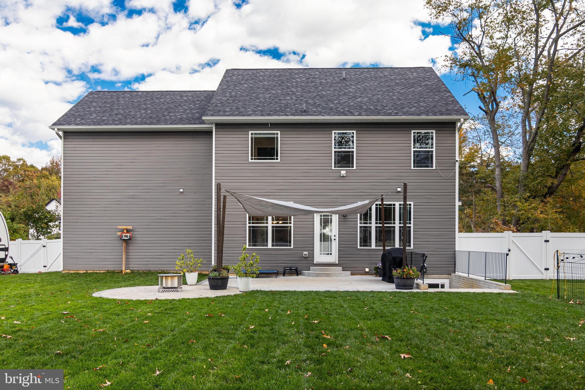 CLIFFTON ON THE POTOMAC - Residential