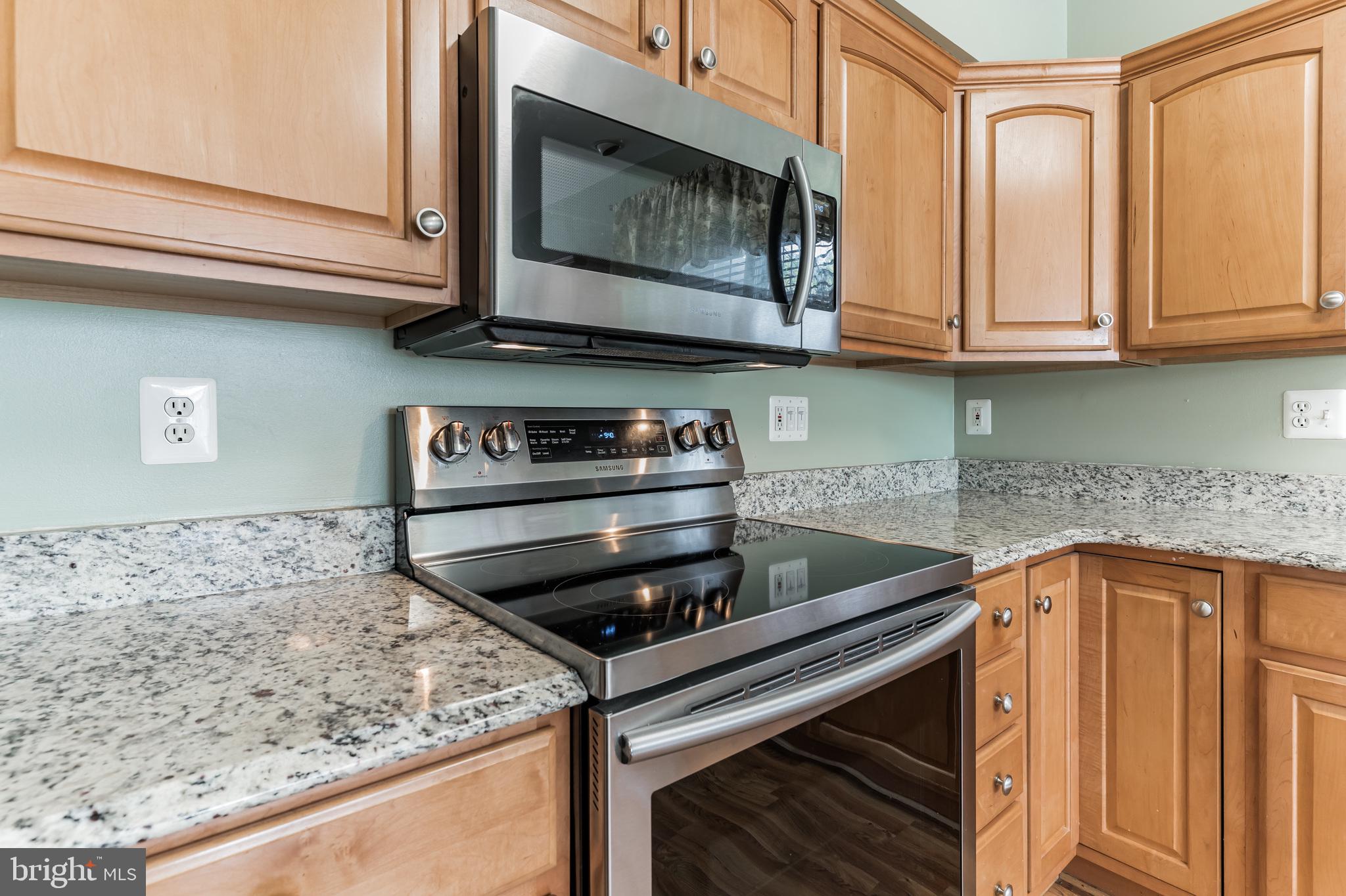 1025 SIMSBURY COURT