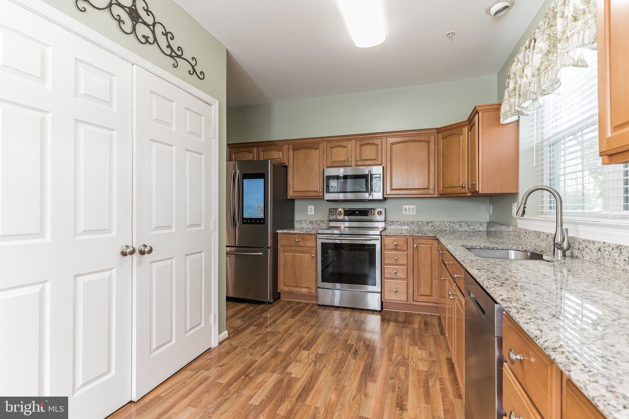 1025 SIMSBURY COURT