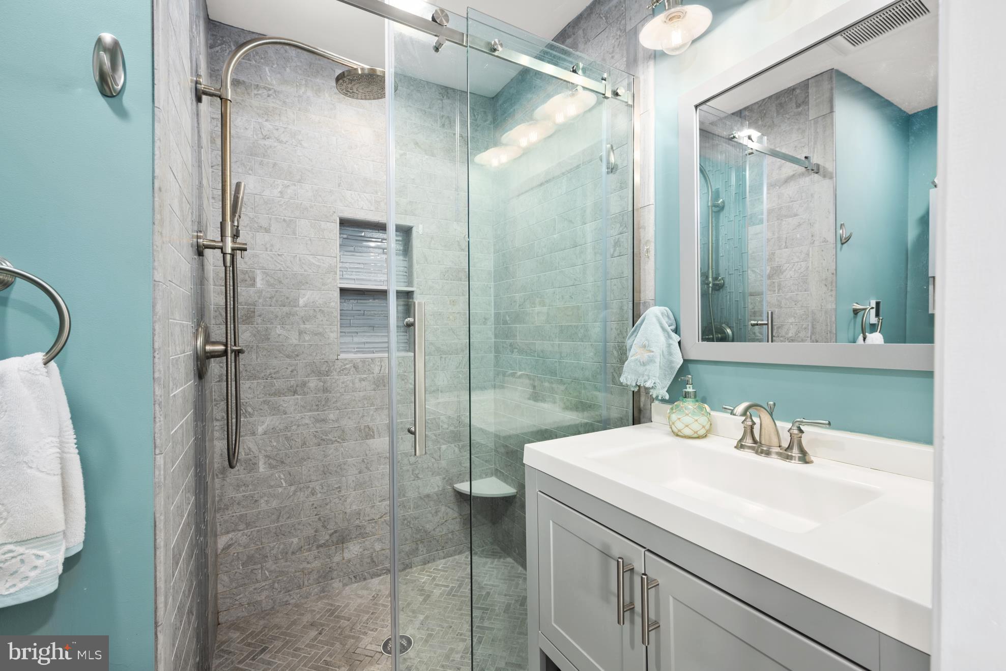 CAINE HARBOR MILE - Residential