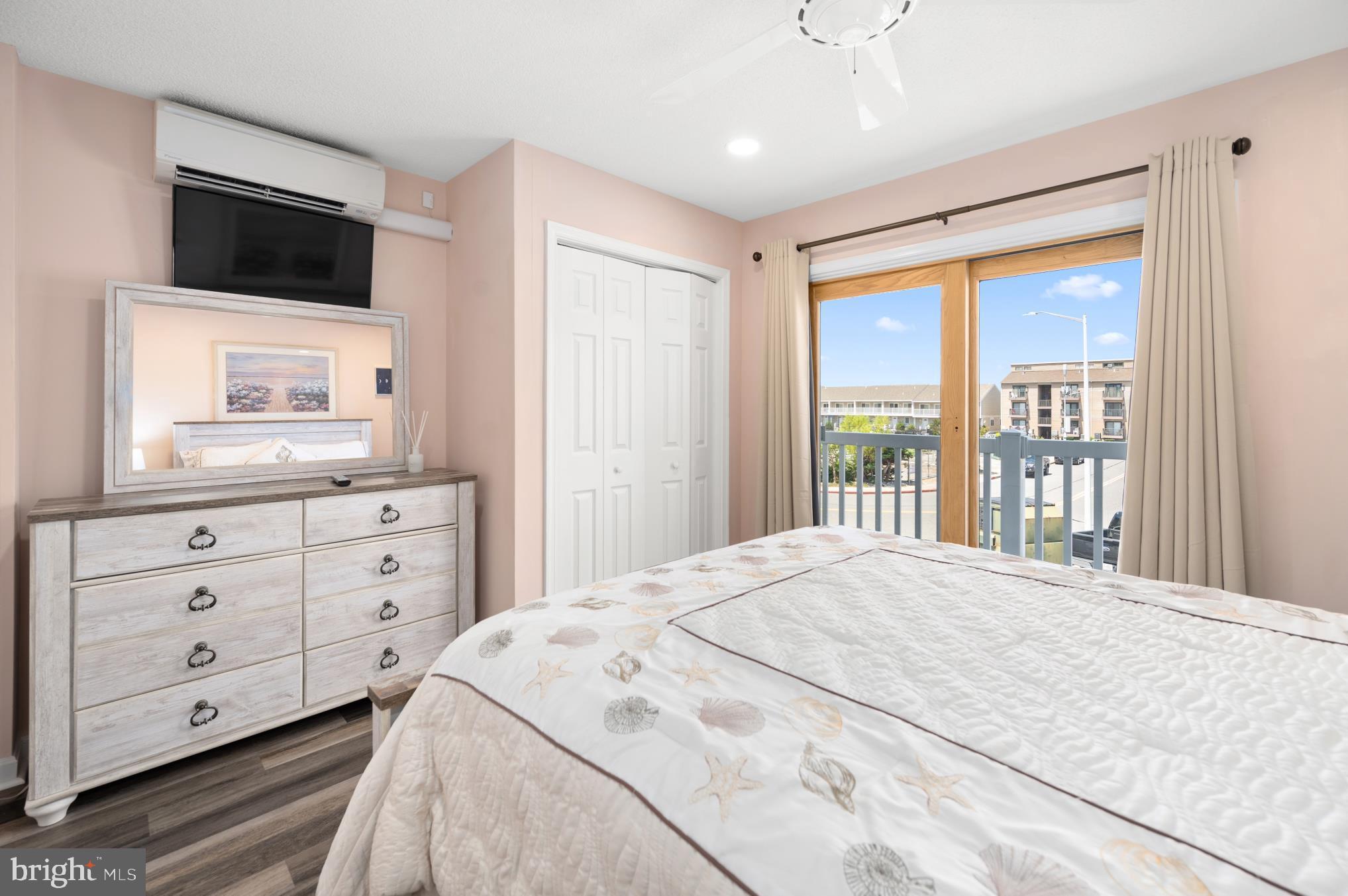 CAINE HARBOR MILE - Residential