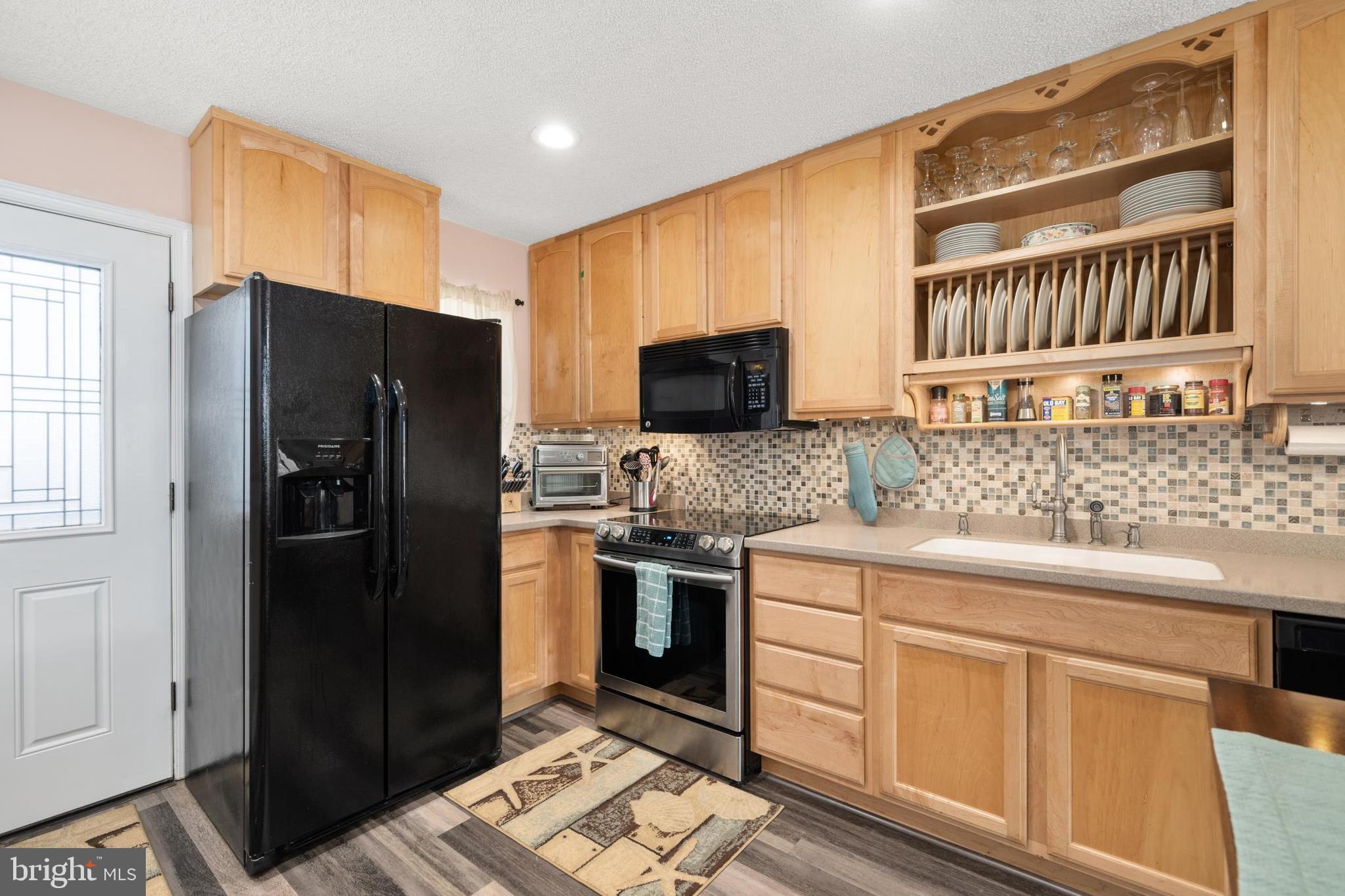 CAINE HARBOR MILE - Residential