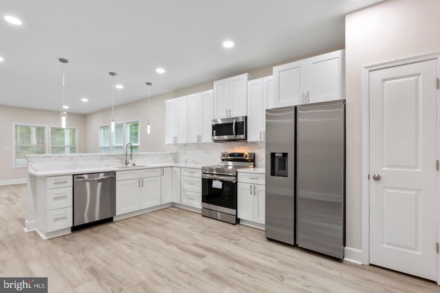 PLACID BAY EST ALBROUGH - Residential