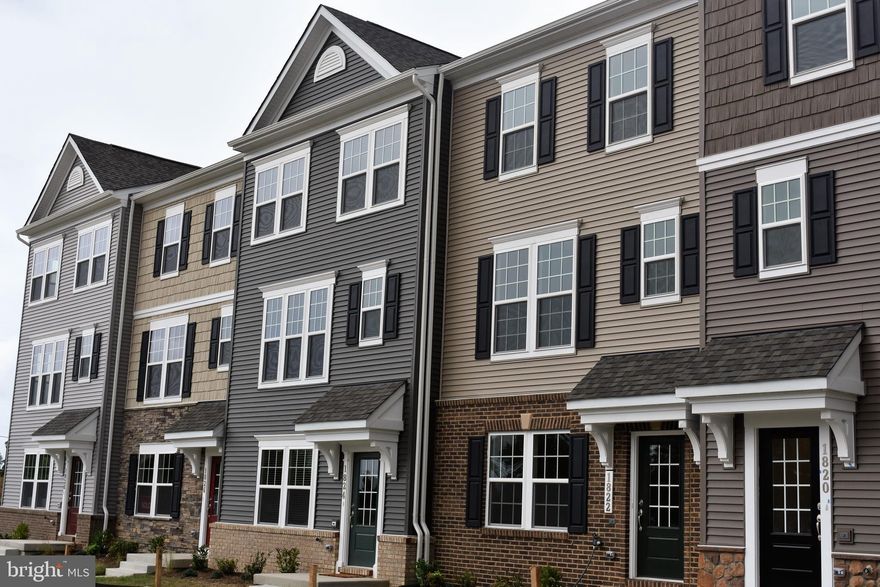 3 Bedroom, 3.5 bath Townhome right near Central Park! This unit features a main floor recreation/family room w/ a full bath.  Spacious family room open to kitchen w/ island and dining area. Master Bedroom w/ private bath. Exterior deck and 2 car garage. Enjoy close proximity to restaurants, shopping, and I-95!***Amenities include Pool and Clubhouse!***