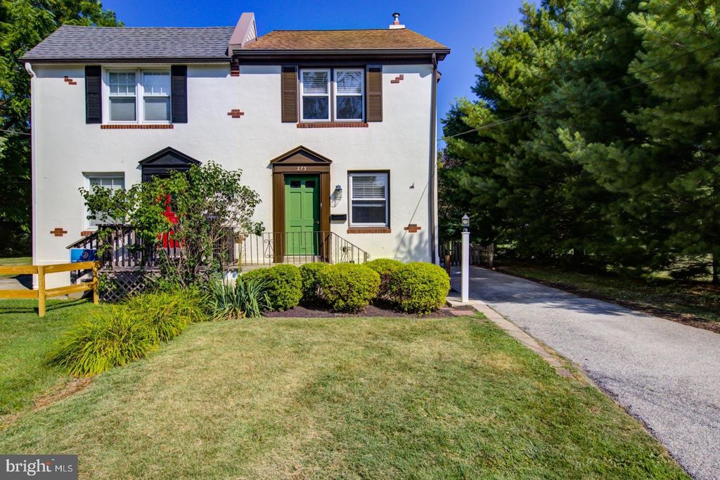Photo of 273 S Devon Avenue, WAYNE, PA 19087 (MLS # PADE2104178)