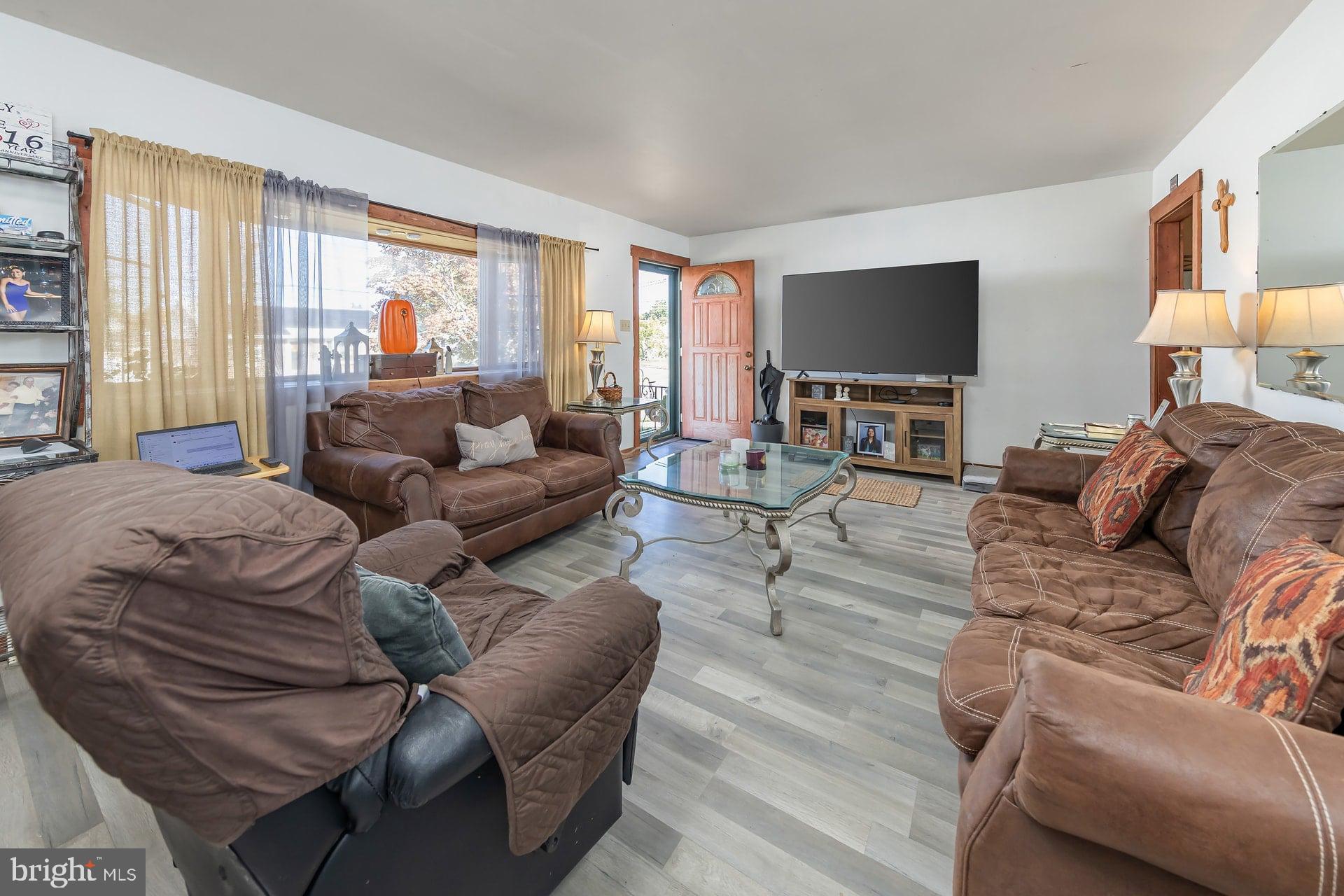 540 HIRSCH AVENUE