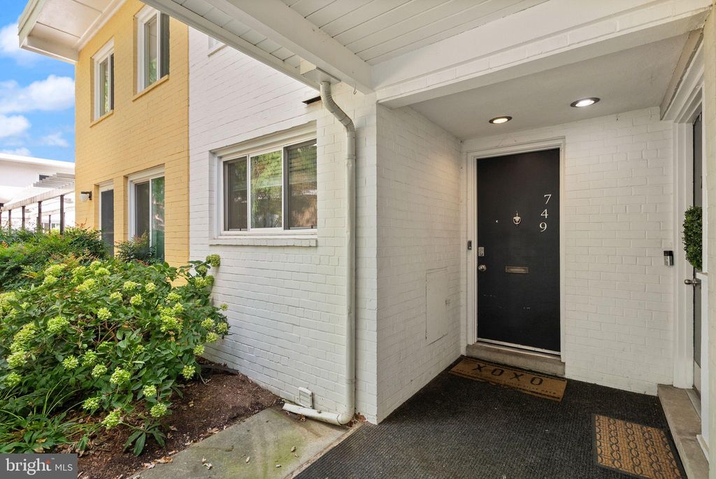 Photo of 749 3rd Street SW #401, WASHINGTON, DC 20024 (MLS # DCDC2221144)