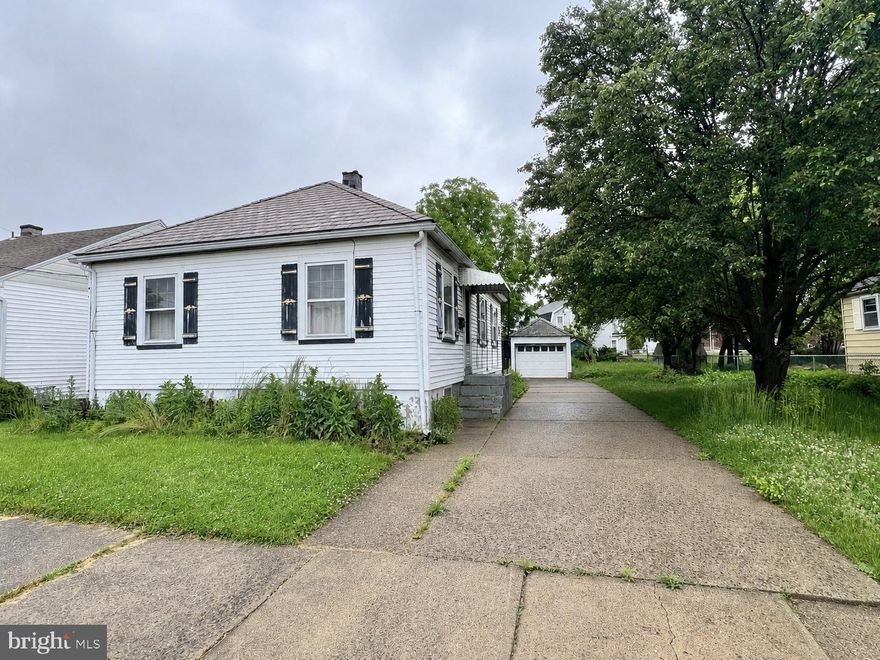 Welcome to this affordable 2 bedroom , 1 bathroom, ranch style single home in the Wilson Area School District.  Close in proximity to everything Easton has to offer, as well as major roads such as I78, PA33, PA611, and Rt22.  This home features hardwood floors throughout.  A full basement offers endless potential.  Efficient gas utilities and appliances.  Fenced in backyard, and a private 5+ car driveway and detached one car garage, round out this home.  With a little sweat equity this home could be your dream home, or the next addition to your investment portfolio.  Call today to schedule an appointment!
Agents please read agent notes for terms of the sale