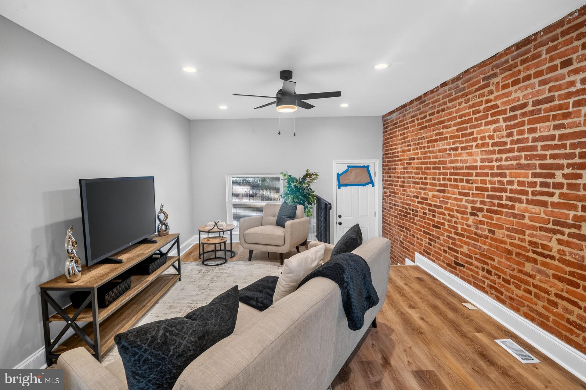 835 N MONTFORD AVENUE