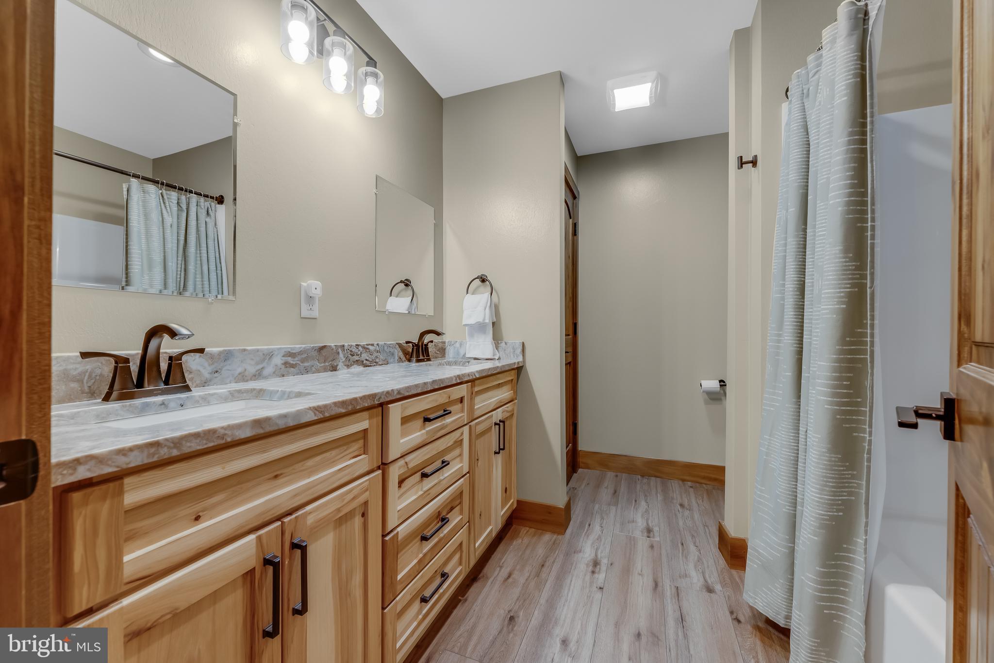 OVERLOOK CABINS - Residential