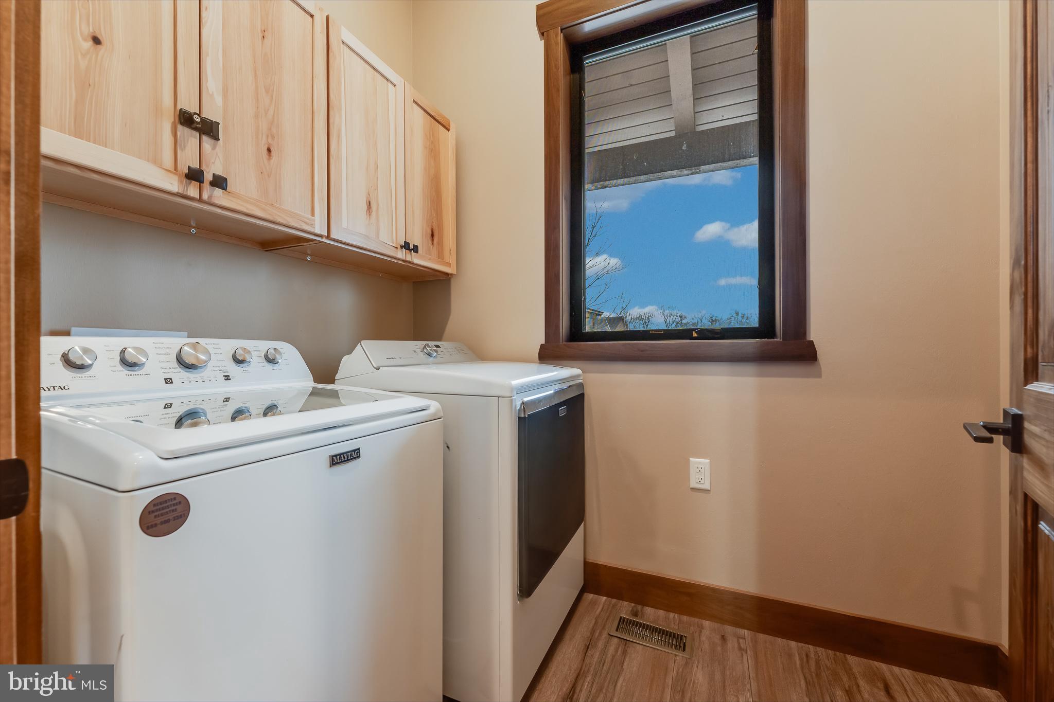 OVERLOOK CABINS - Residential