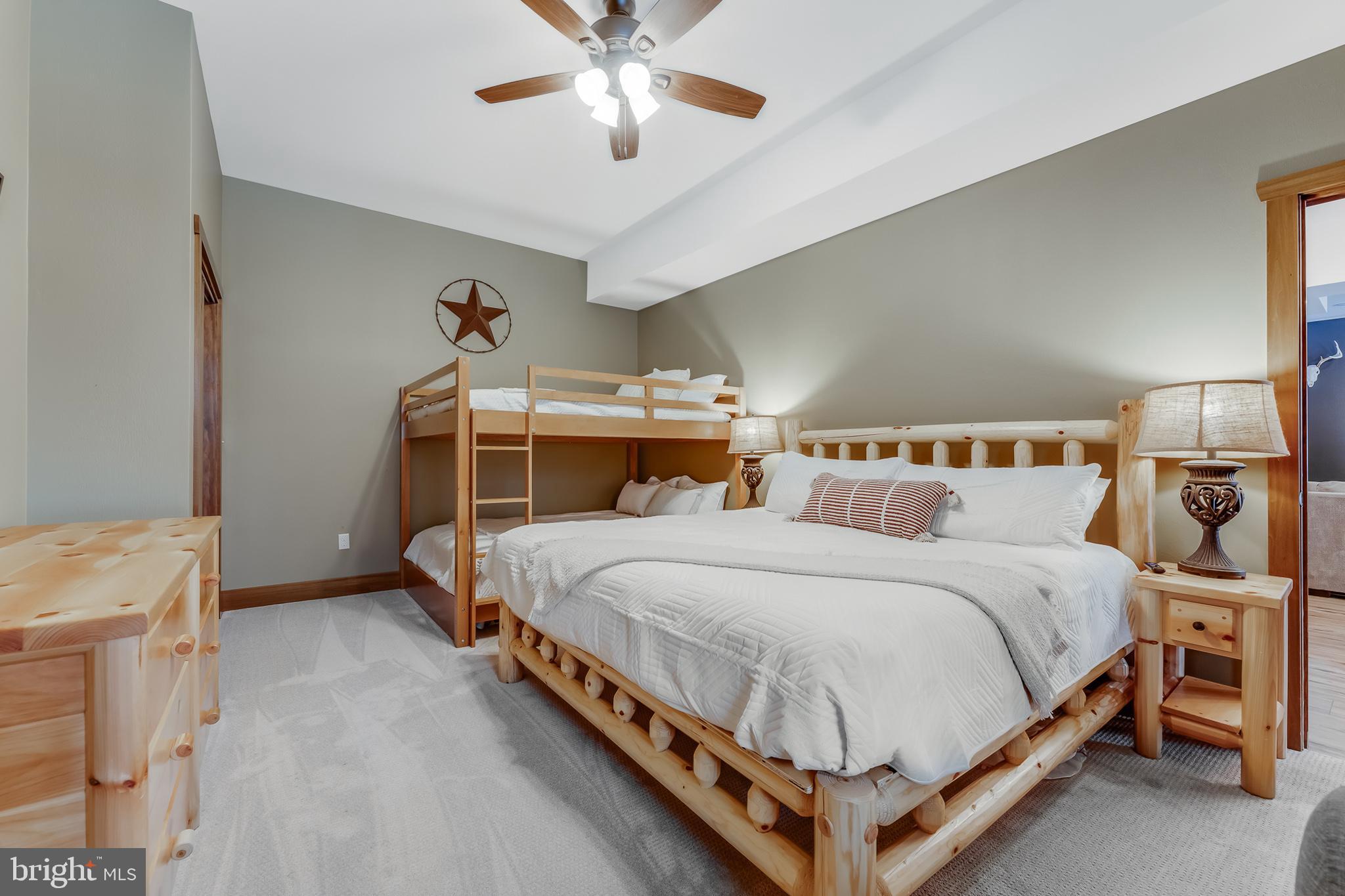 OVERLOOK CABINS - Residential