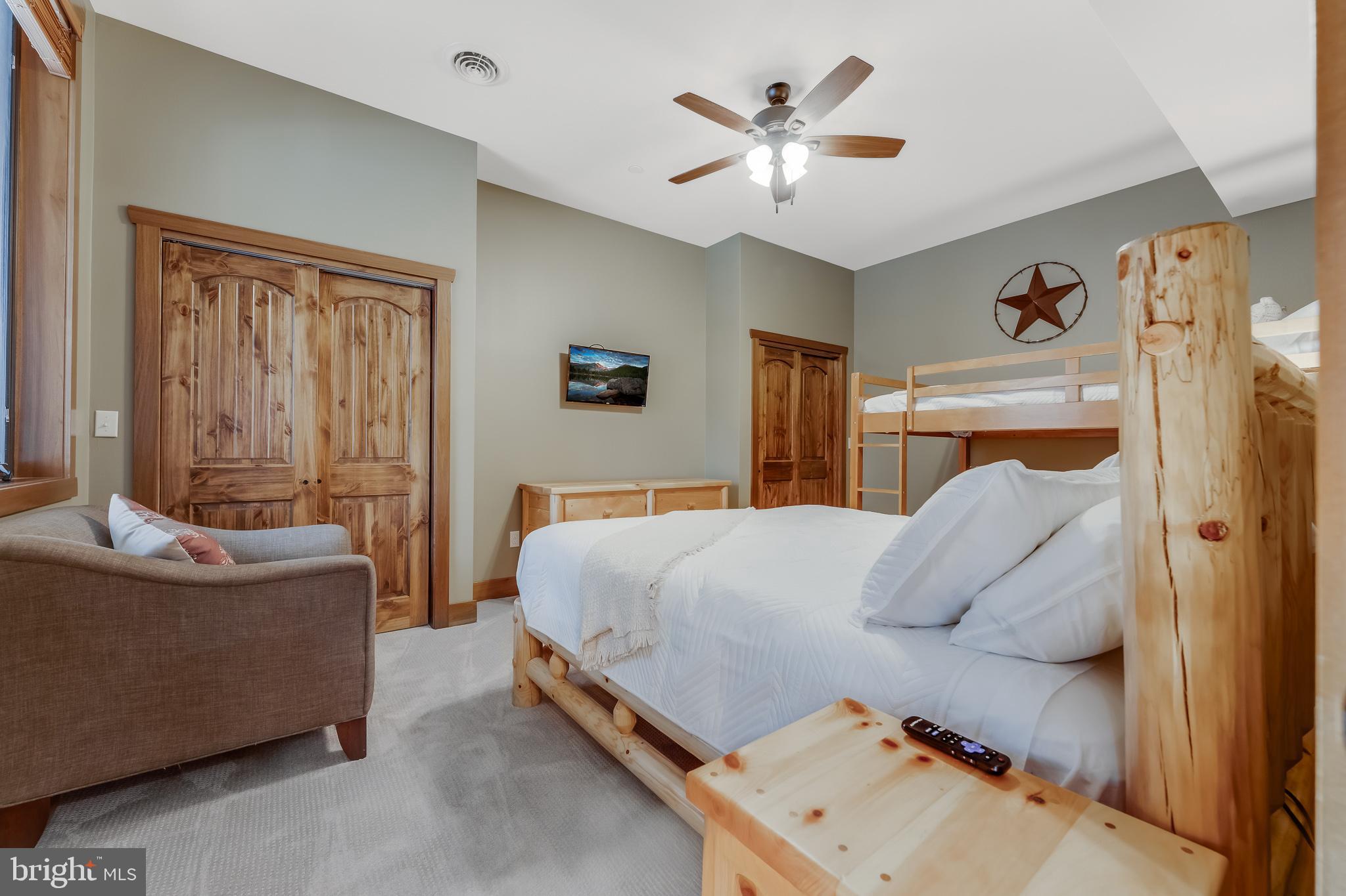 OVERLOOK CABINS - Residential