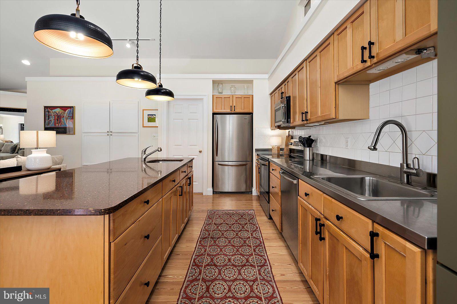 GOLF CLUB SHORES III - Residential