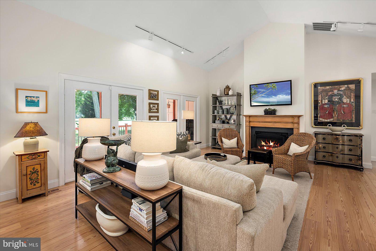 GOLF CLUB SHORES III - Residential