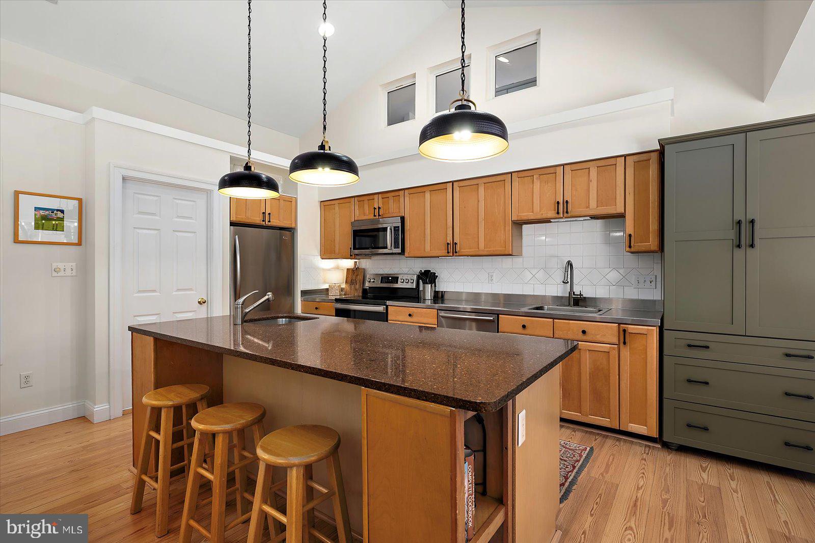 GOLF CLUB SHORES III - Residential