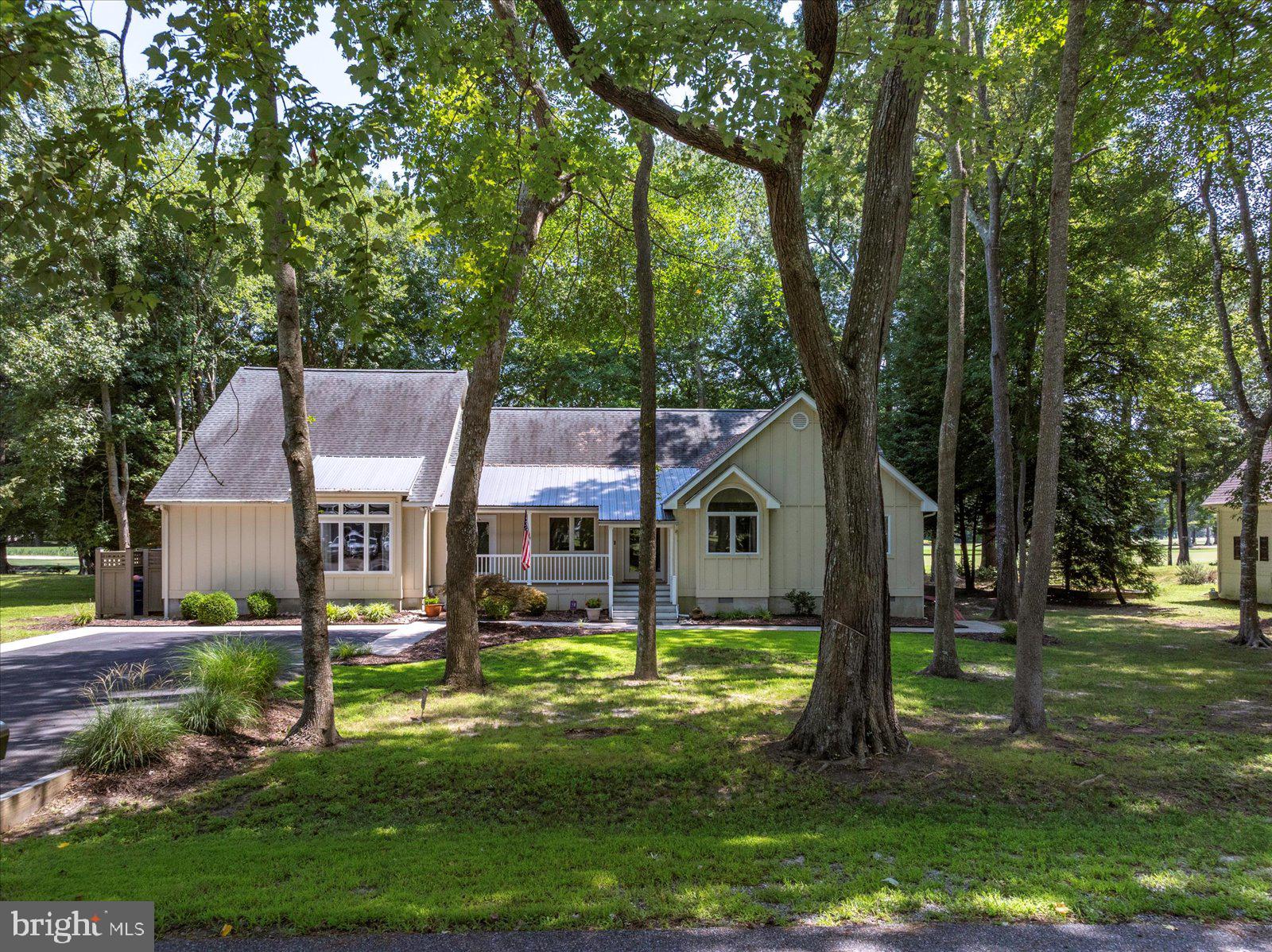 GOLF CLUB SHORES III - Residential