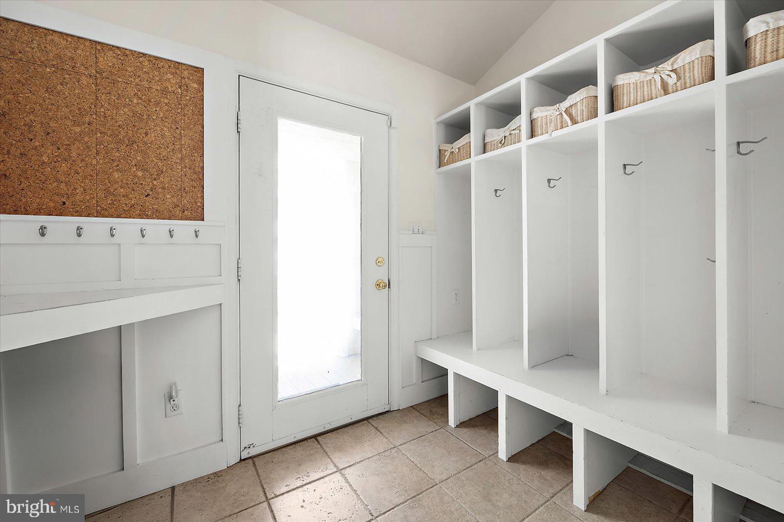 GOLF CLUB SHORES III - Residential