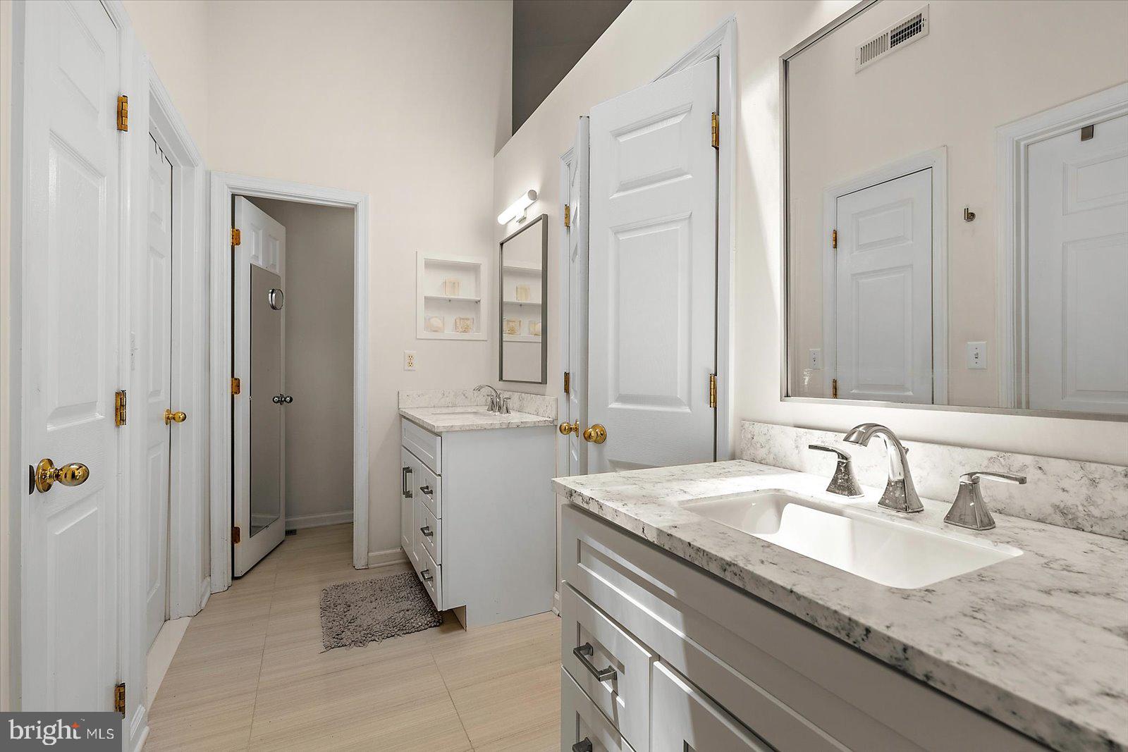 GOLF CLUB SHORES III - Residential