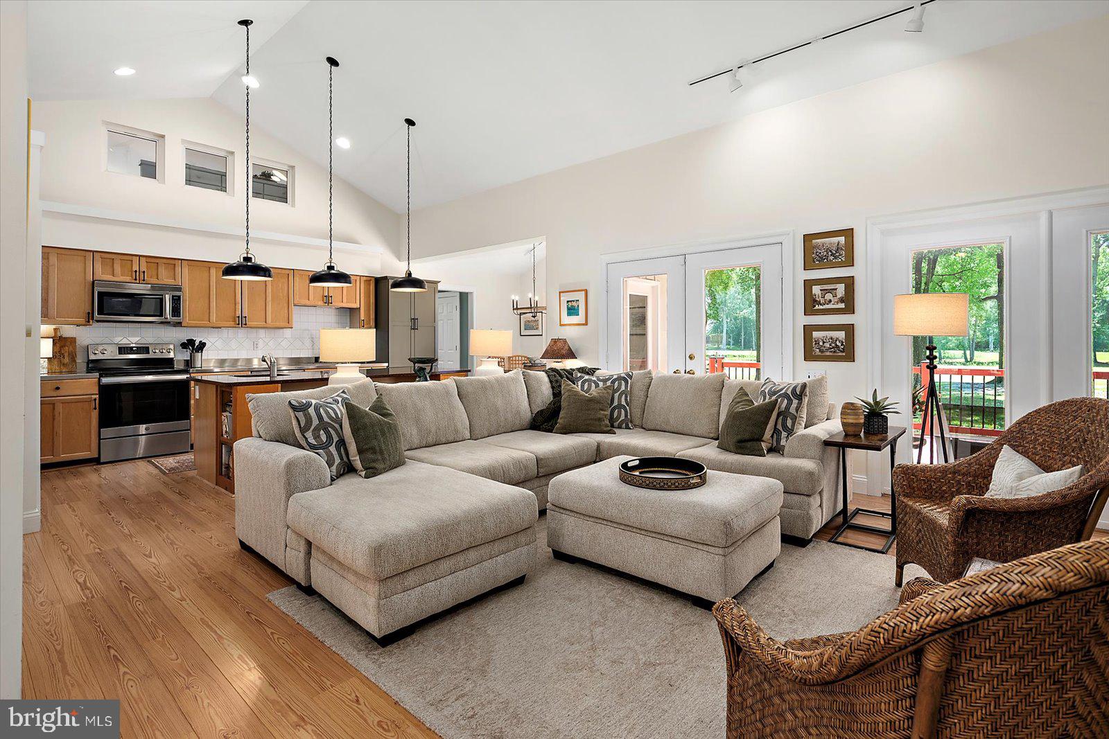 GOLF CLUB SHORES III - Residential