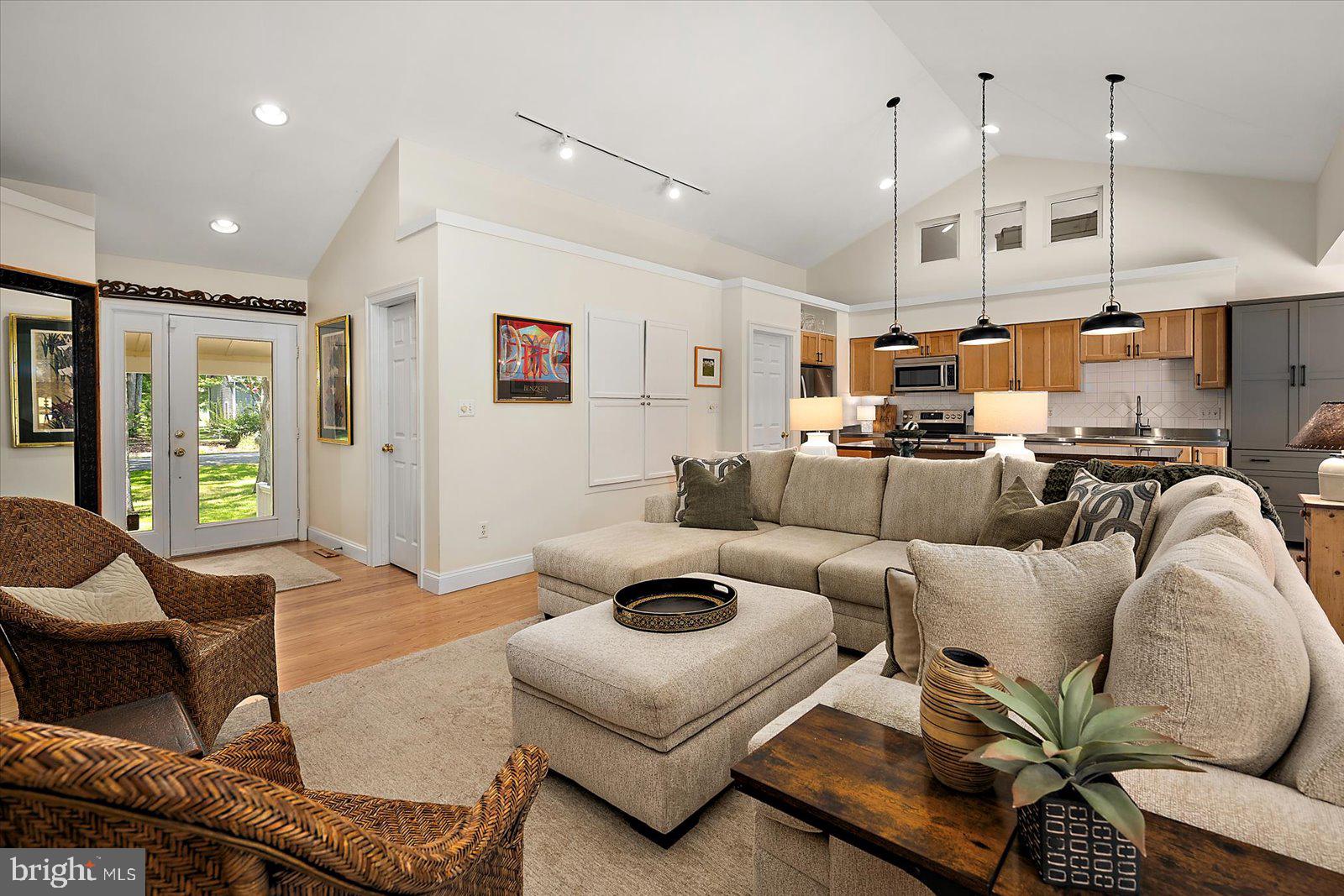 GOLF CLUB SHORES III - Residential