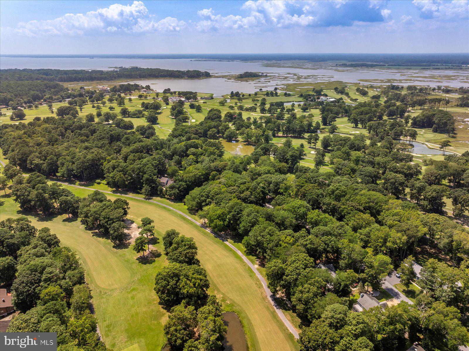 GOLF CLUB SHORES III - Residential