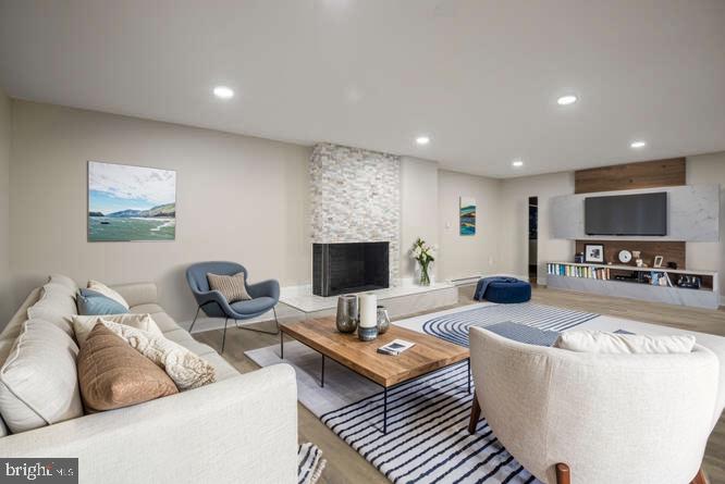 SHARON WOODS - Residential