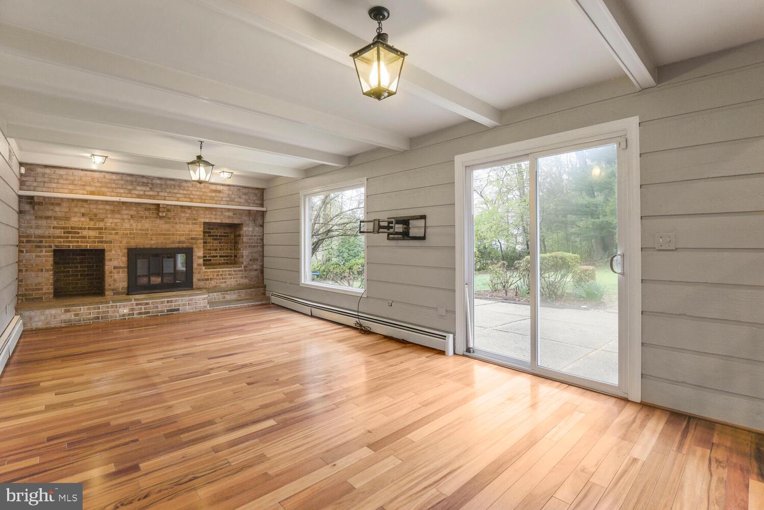 SHARON WOODS - Residential