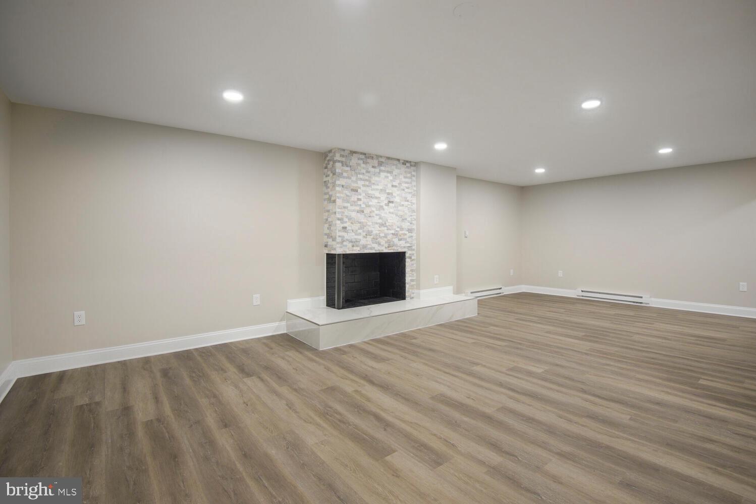 SHARON WOODS - Residential