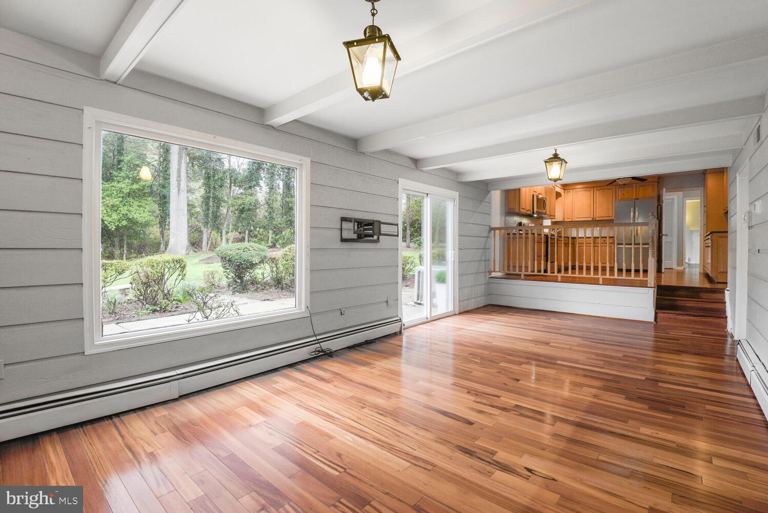 SHARON WOODS - Residential