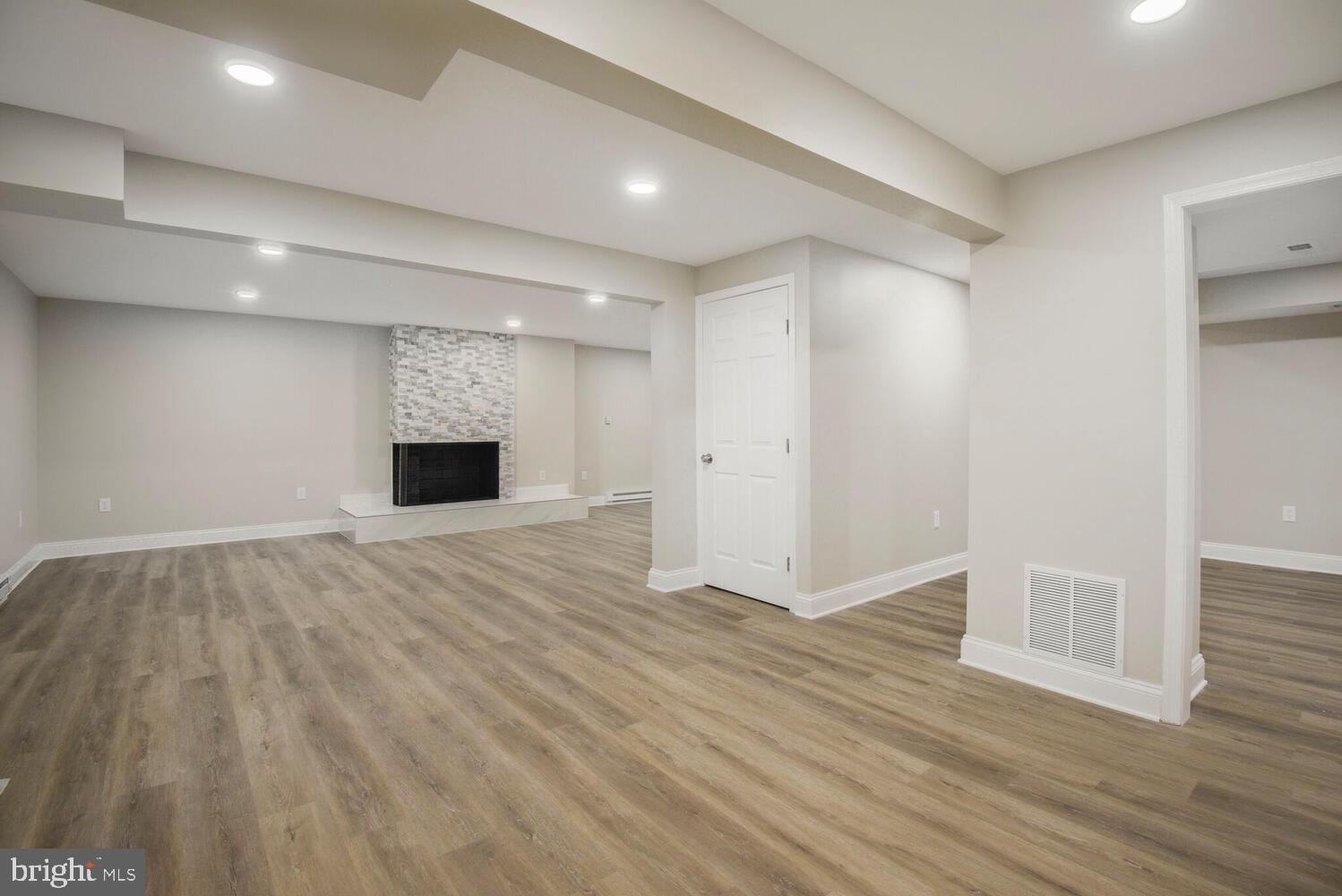 SHARON WOODS - Residential