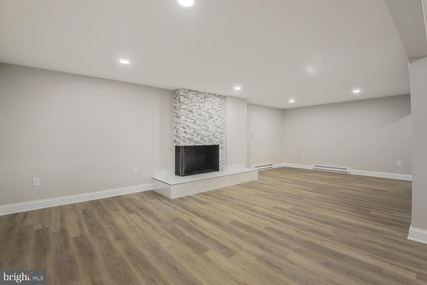 SHARON WOODS - Residential