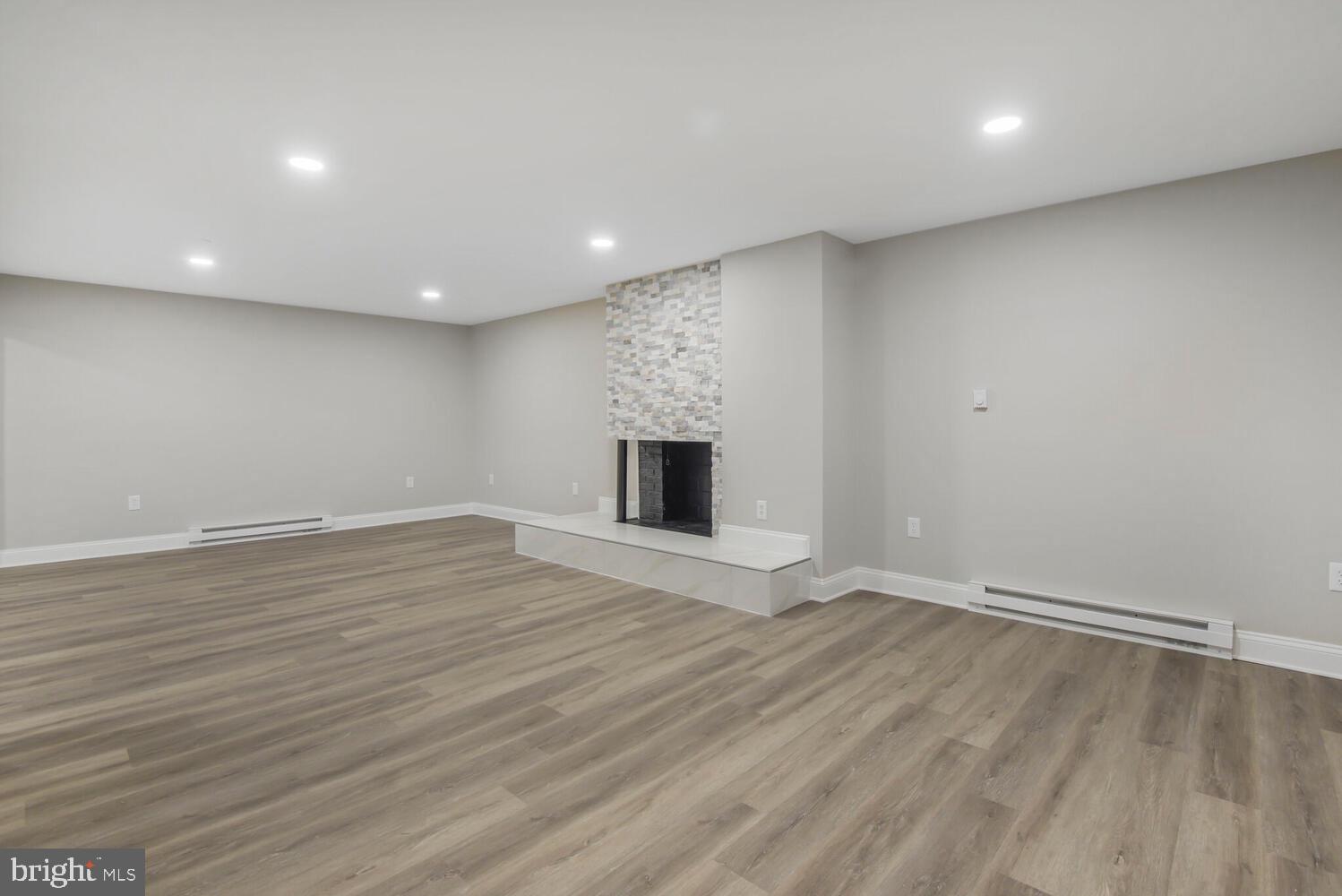 SHARON WOODS - Residential