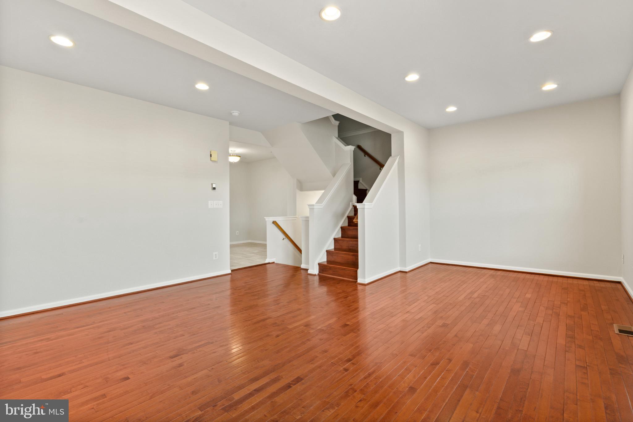 COMPTON VILLAGE - Residential