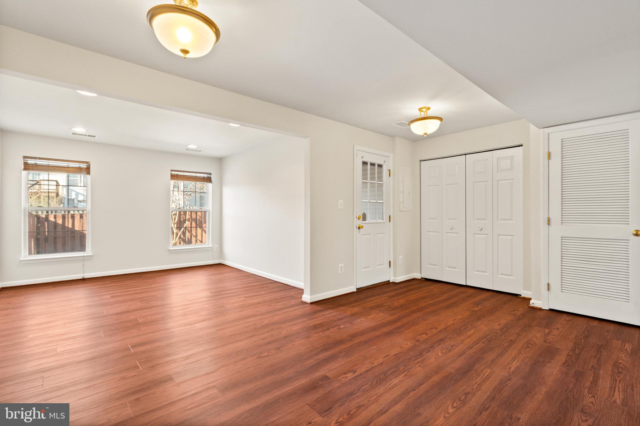 COMPTON VILLAGE - Residential