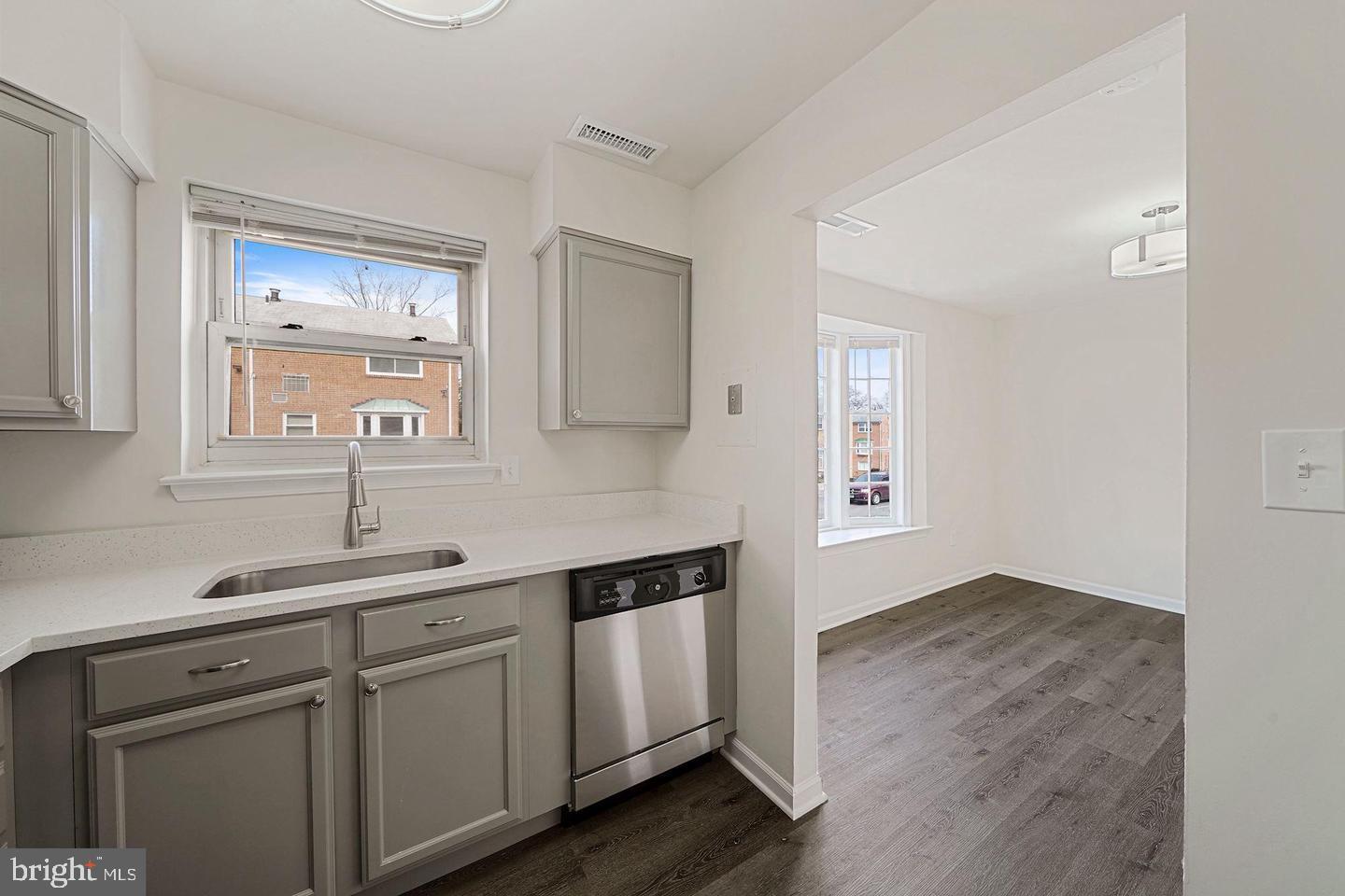 ADDISON ROAD SOUTH - Residential