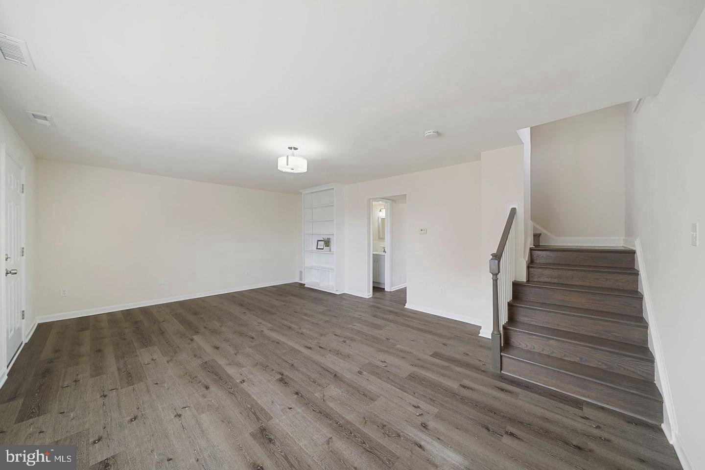 ADDISON ROAD SOUTH - Residential