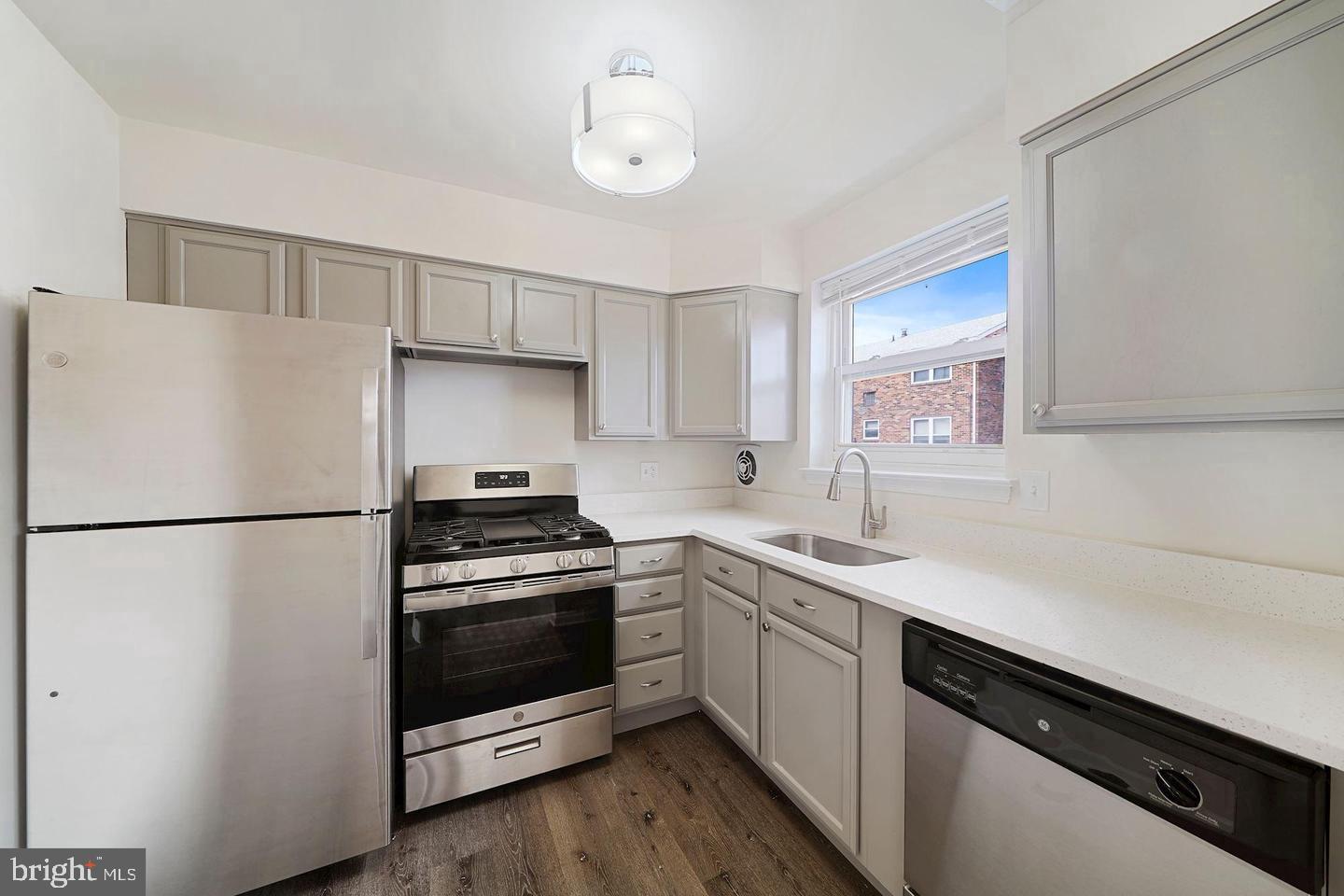 ADDISON ROAD SOUTH - Residential