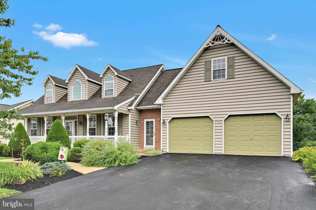 Photo of 1310 Harvest Drive, DENVER, PA 17517 (MLS # PALA2093790)