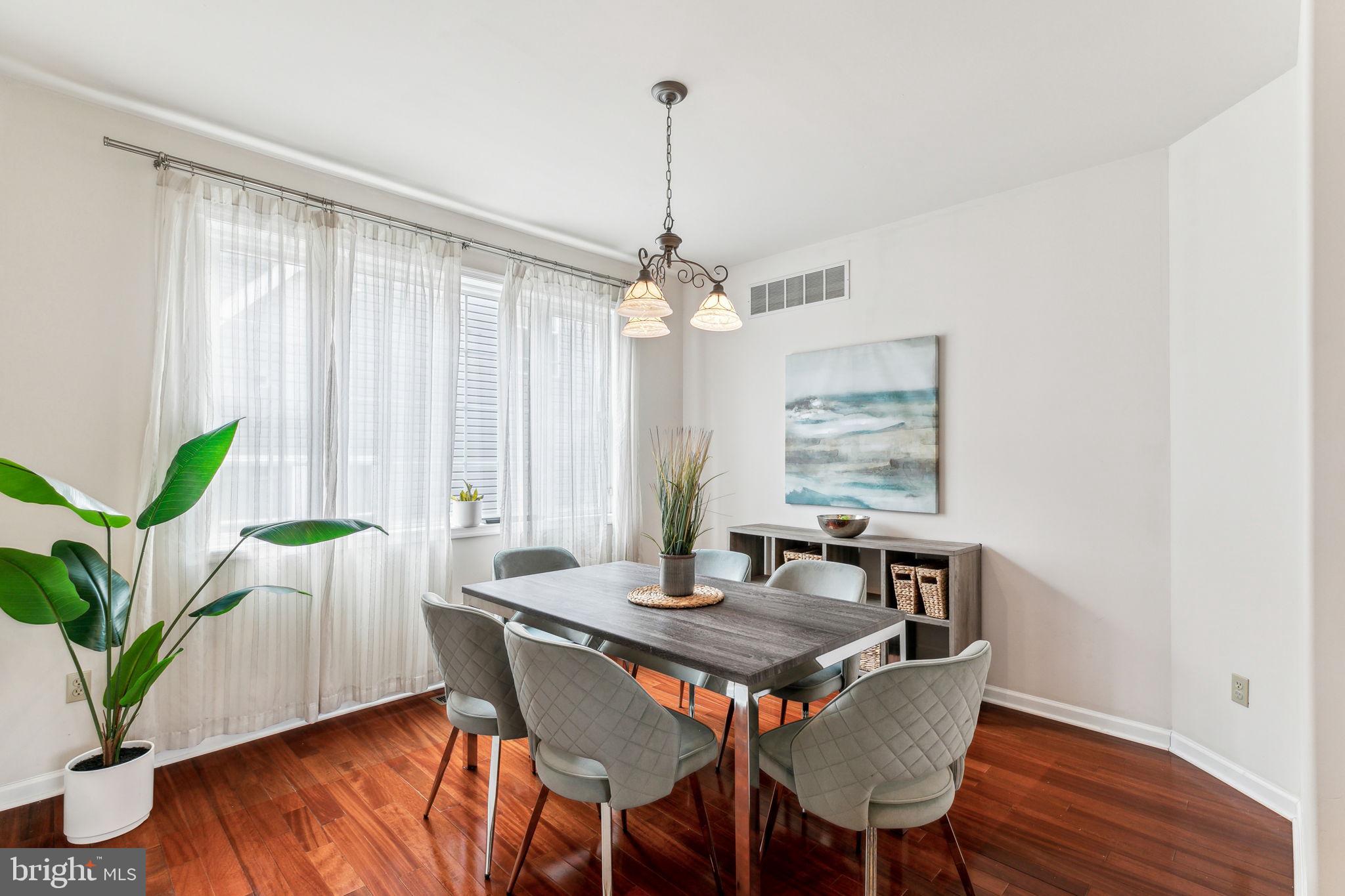 GARDEN CITY - Residential