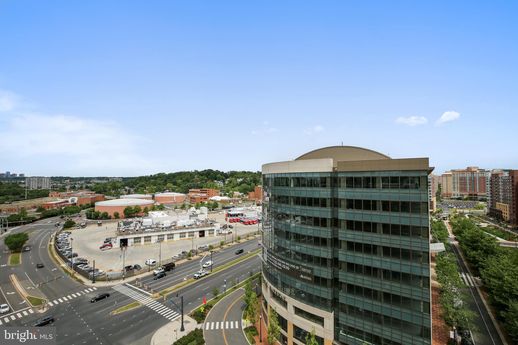 ECLIPSE ON CENTER PARK - Residential